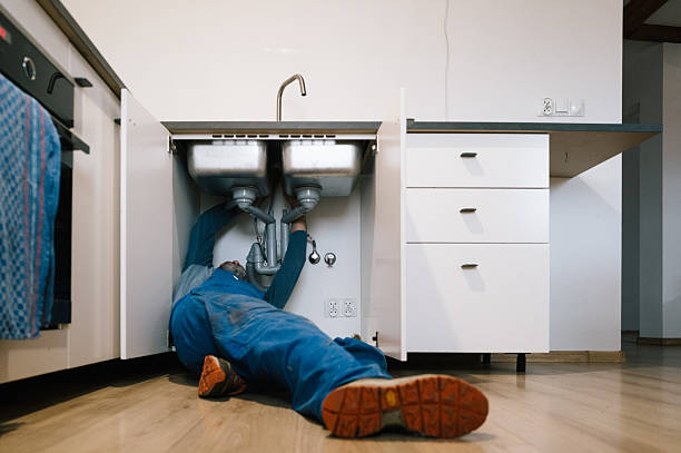 Professional Emergency Plumber technician working in Goodspring, TN